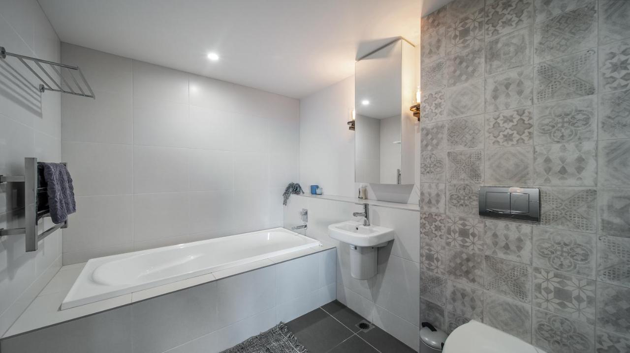 Central City View With Free Valet Parking Christchurch Exterior photo